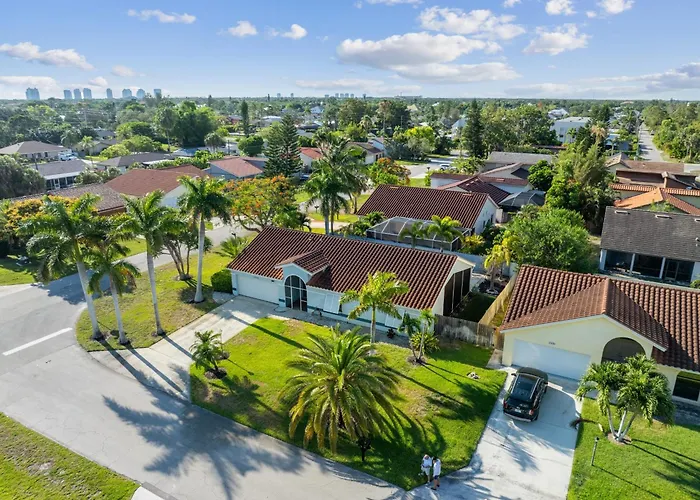Charming Heated Pool Home - 3 Miles To The Beach, Pet And Family Friendly -Available Year Round!