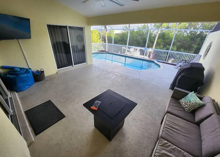 Modern Saltwater Front Home With A Private Pool
