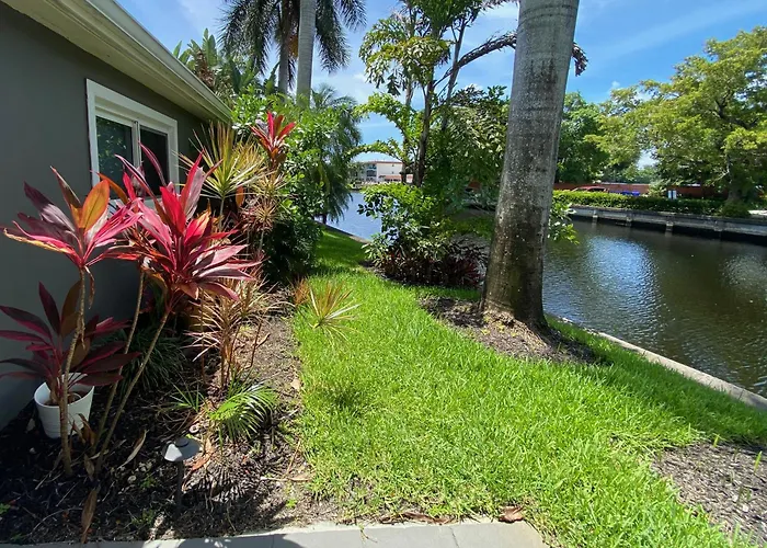 Riverbank House Wilton Manors