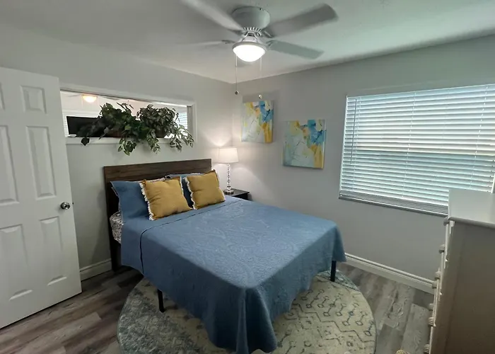 875 Oasis #1 Location!