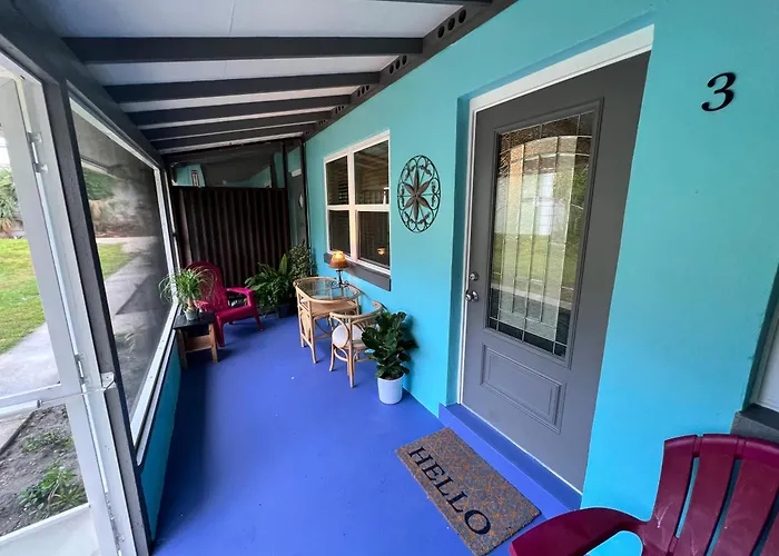 875 Oasis #1 Location!