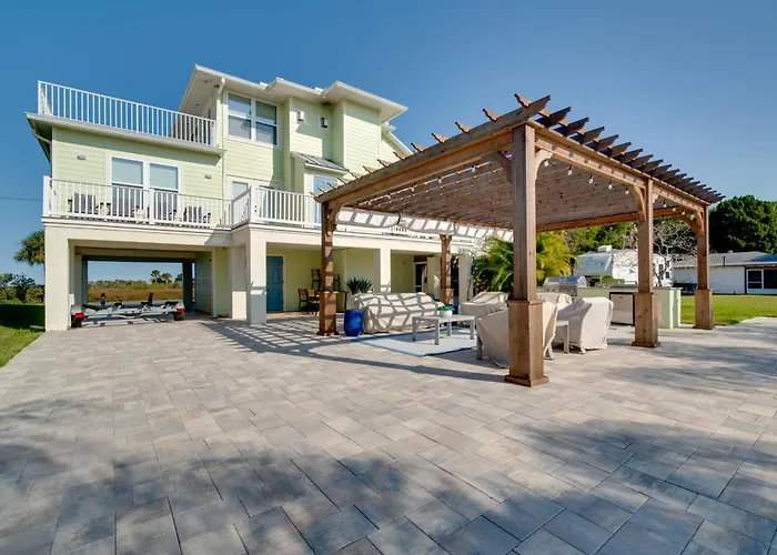 Luxe Spring Hill Home W/ Patio & Dock!