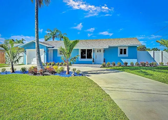 New Stunning Delray Waterfront Oasis - Heated Pool, Spa, Canal, Dock, Huge Patio, Pool Table!