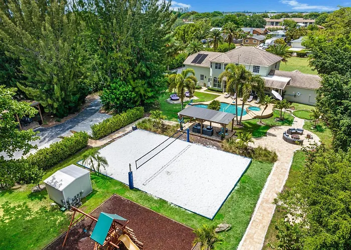 Family Estate Wprivate Pool Basketball Court