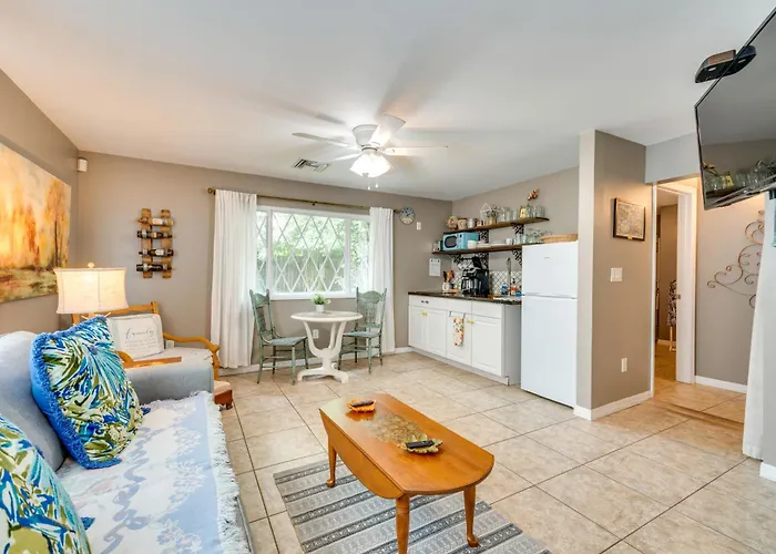 Walk To Historic District! Mt Dora Cottage