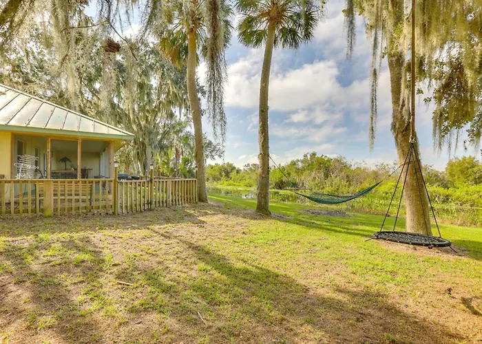 On Lake Istokpoga: Lorida Home W/ Lanai!