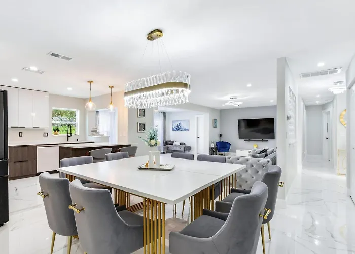 Villa Lux With Pool In Palm Harbor