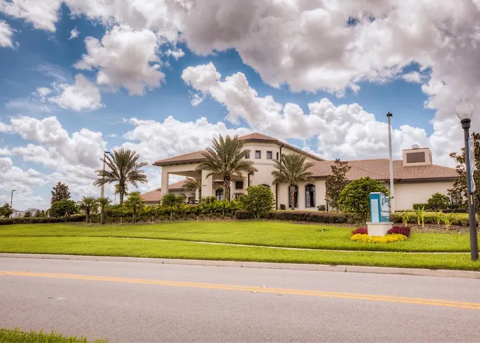 1411 Rolling Fairway