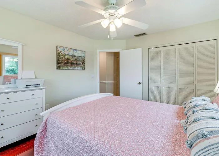 Pet-Friendly Home W/ Pool, Close To Venice Beaches