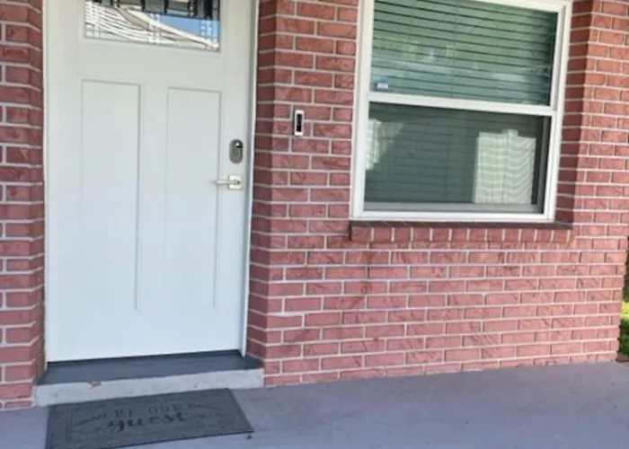 Charming 1-Bedroom Oasis In The Heart Of Downtown