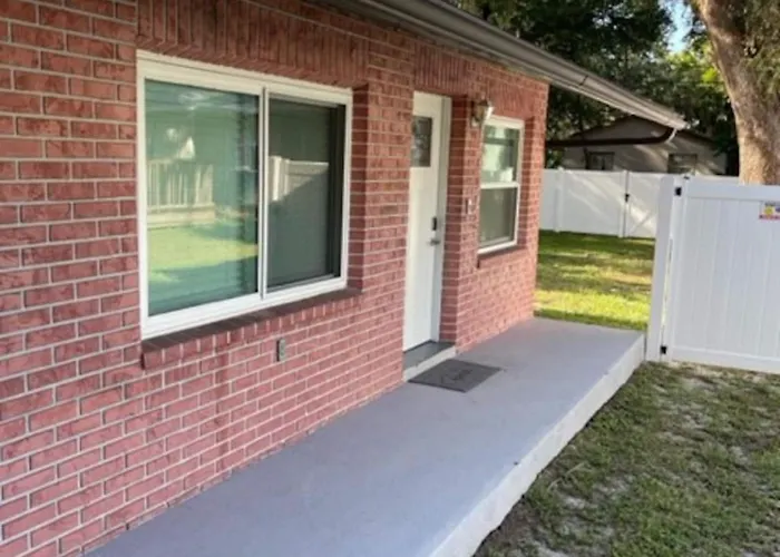 Charming 1-Bedroom Oasis In The Heart Of Downtown
