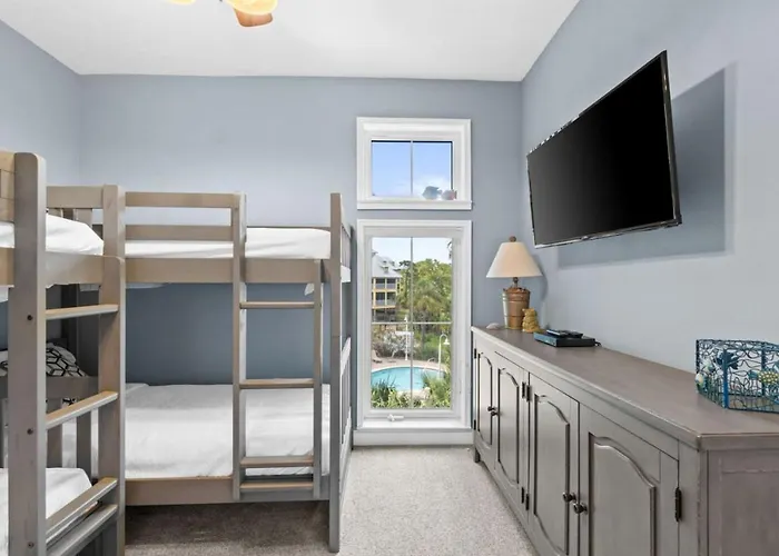 Gulf-Front Cape San Blas Condo Balcony, Pool & Beach Access