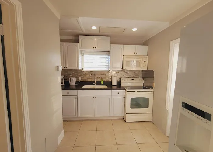 Cottage On Walking Distance To Nokomis Beach