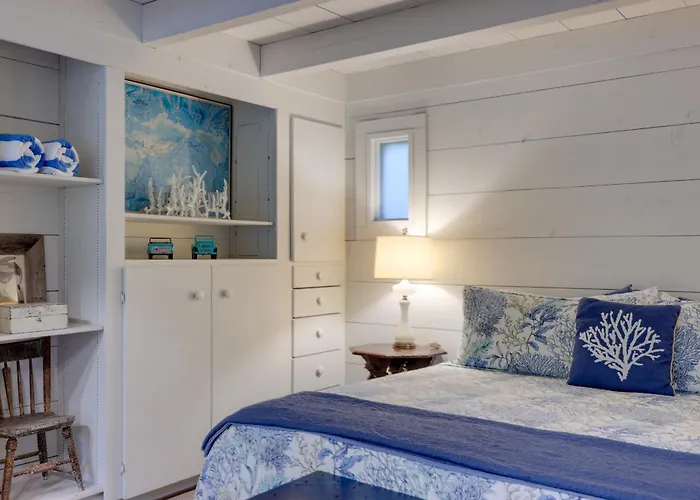 'Nantucket Cottage' W/ Fishing Dock + Sunsets