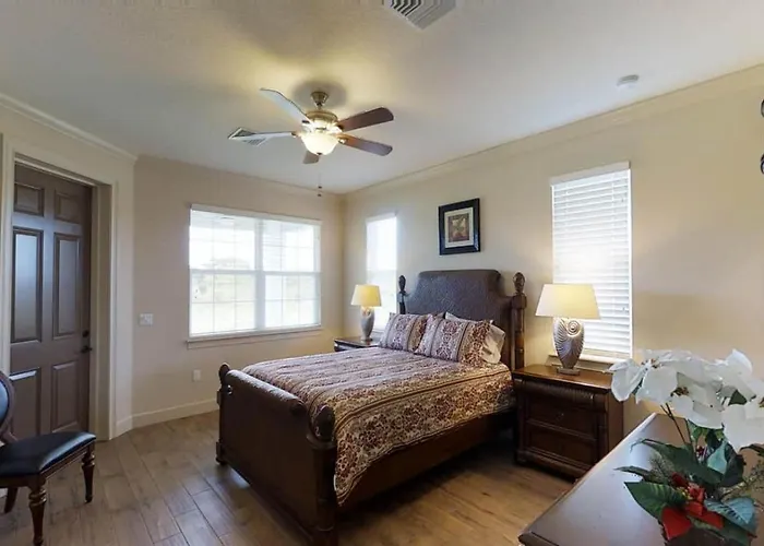 Gator Palace Spacious 6Br Group Rental