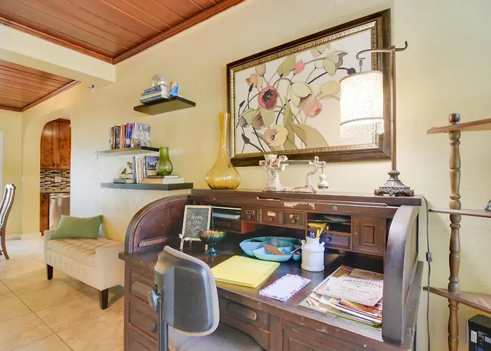 Riverfront Getaway W/ Hot Tub & Game Room!