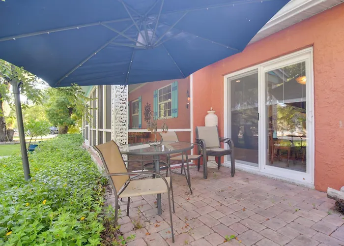 Riverfront Getaway W/ Hot Tub & Game Room!