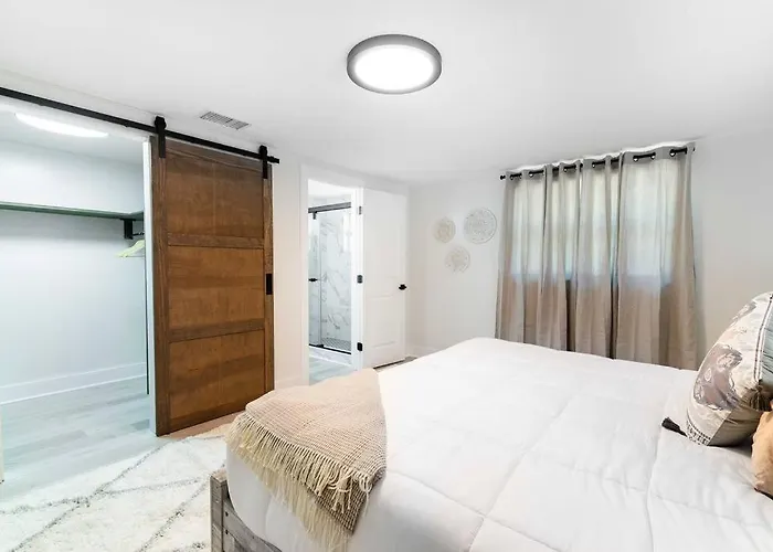 Renovated 3B 2Ba, Oasis Yard Hot Tub