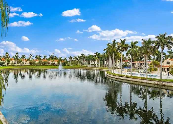 Gorgeous Updated 2 Bedroom Lake View Unit In
