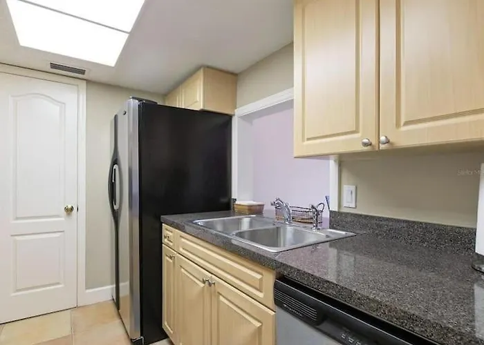 2Bed/2Bath Condo Next To Siesta Key ~A Hidden Gem