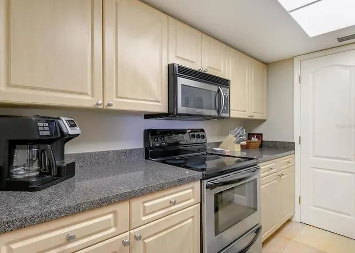 2Bed/2Bath Condo Next To Siesta Key ~A Hidden Gem