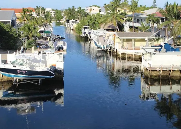 Ocean Shores Villa 2 In Key Largo With Pool And Boat Slip