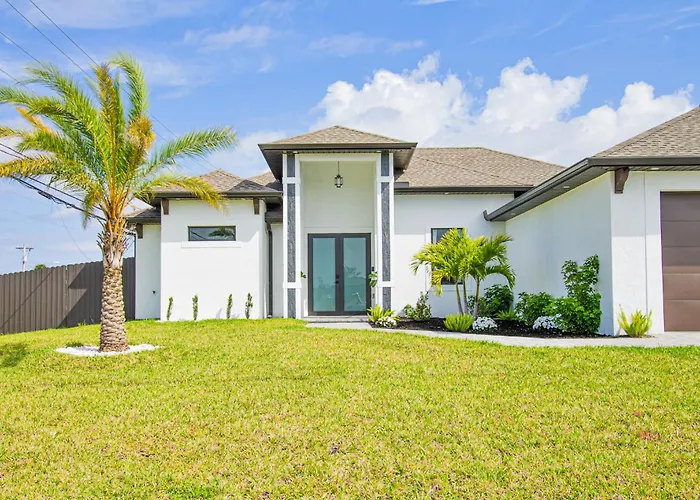Luxurious Waterfront Home With Heated Pool And Jacuzzi
