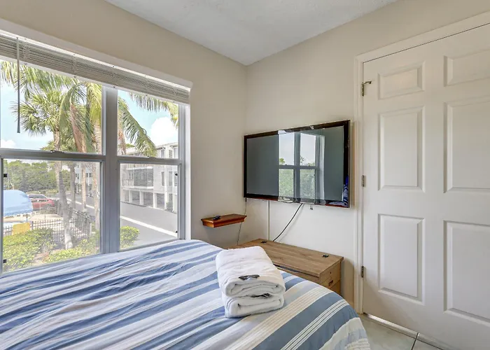 Holmes Beach Condo Near Anna Maria: Pool Access!