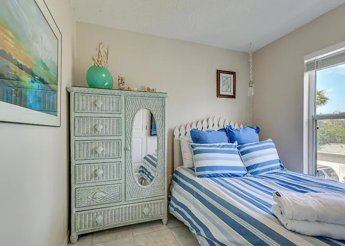 Holmes Beach Condo Near Anna Maria: Pool Access!