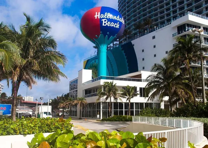 Walk To The Beach, Studio, Pool And Free Parking