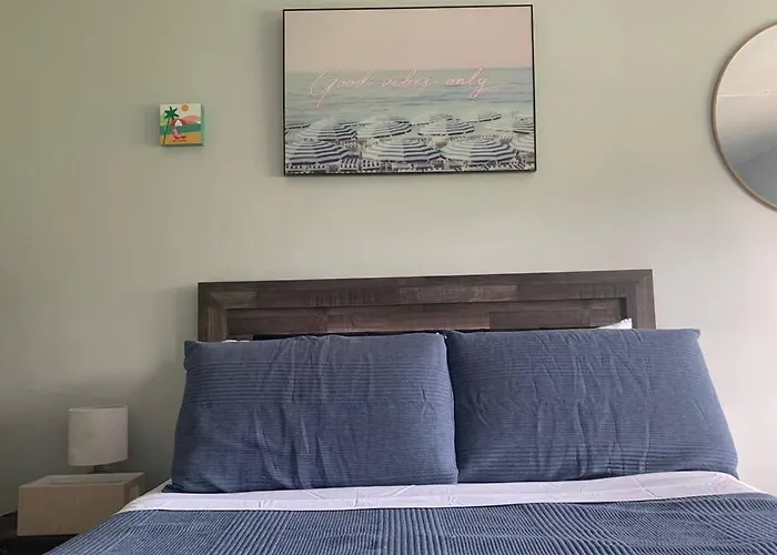 Walk To The Beach, Studio, Pool And Free Parking