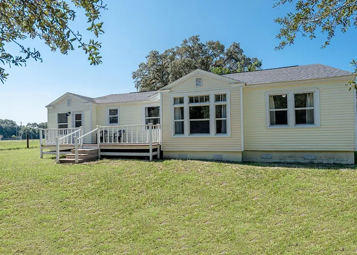 Lemonade Acres, Country Charm Made Convenient!