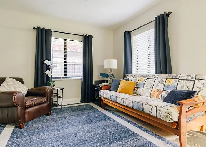 Two Blocks From Beach - Walk To The Water!