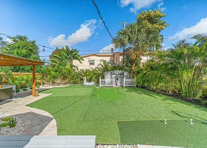 Tank Pool, Putting Green & 1 Mile To The Beach!