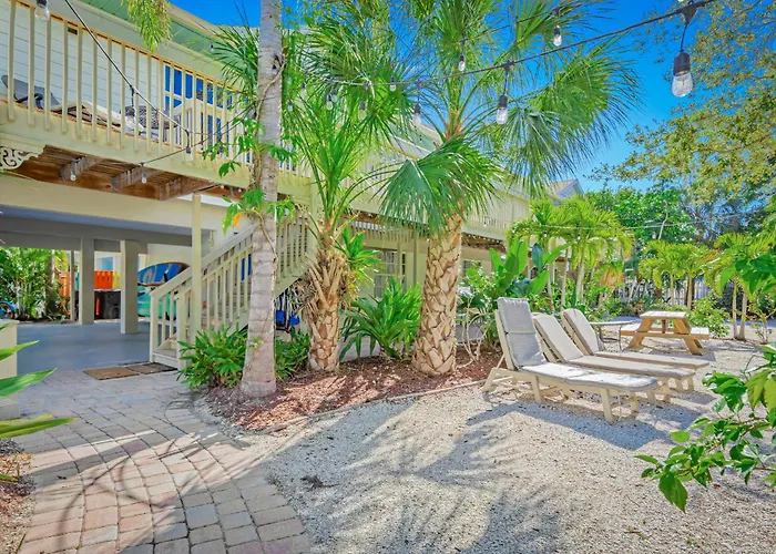 Newly Remodeled 8-Steps To Sand Path Of Beach! Unit A