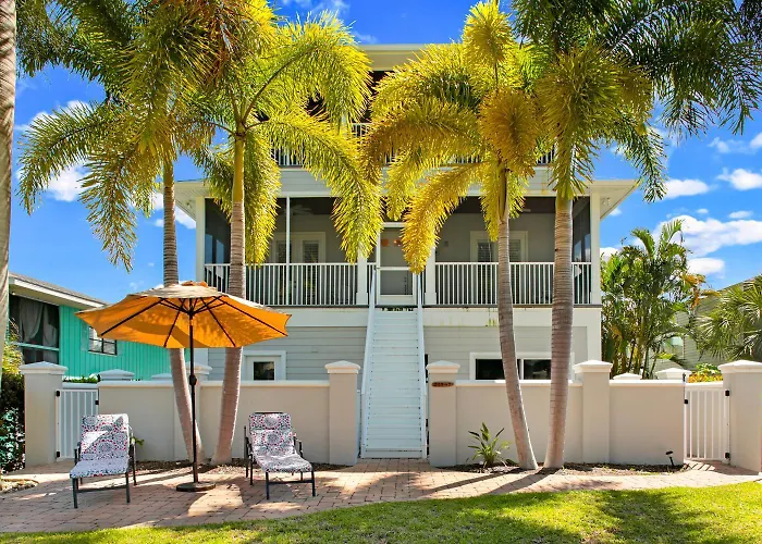 Skyfall South, 4 Bedroom Beach Vacation Pool Home, Sleeps 8
