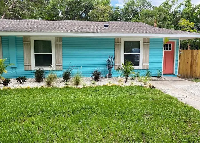 Retro Retreat - Waterfront