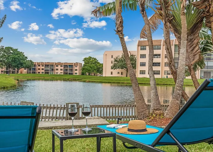 Waterfront Oasis Escape With 7 Seats Hot Tub!