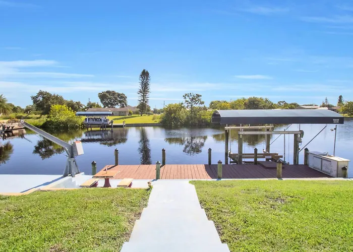 Pet Friendly Canal Front 3-Bedroom Grand Villa With Pool, Linai And Dock