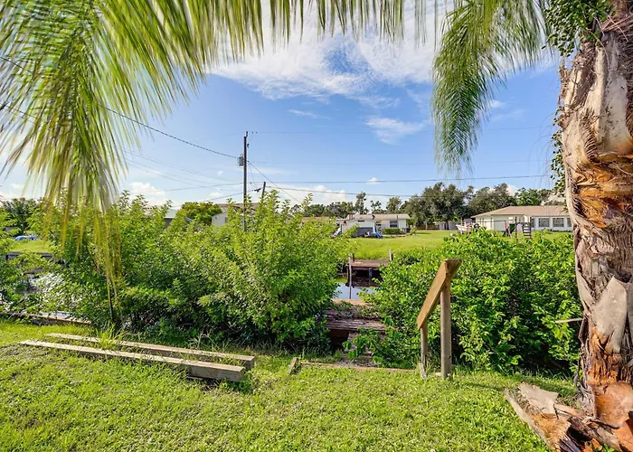 Englewood Escape W/ Screened-In Pool & Grill!