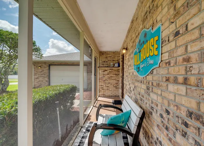 Heated Pool & 4-In-1 Grill: Spring Hill Haven!