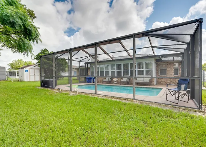 Heated Pool & 4-In-1 Grill: Spring Hill Haven!