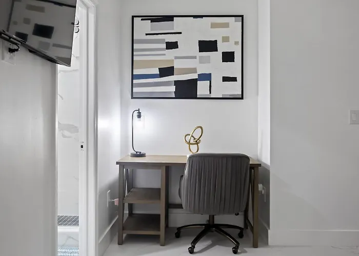 Nice,Stylish King Bed Studio