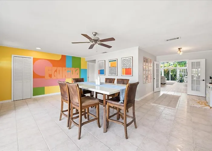 5B - Modern Pool - Game Room - Beachside - 7 Bed - Mural- Ac - Washer Dryer