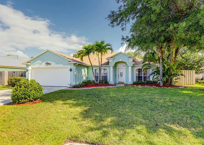 Inviting Jensen Beach Home W/ Screened-In Patio!