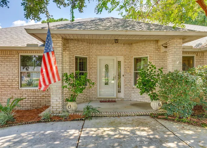 4 Mi To Beach: Family-Friendly Home In Navarre