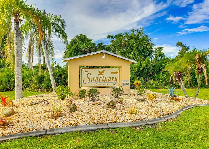 8 Mi To Beach W/ Pool Access: Englewood Condo!