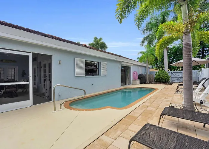 Charming Heated Pool Home - 3 Miles To The Beach, Pet And Family Friendly -Available Year Round!