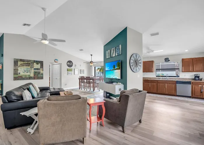 Charming Heated Pool Home - 3 Miles To The Beach, Pet And Family Friendly -Available Year Round!