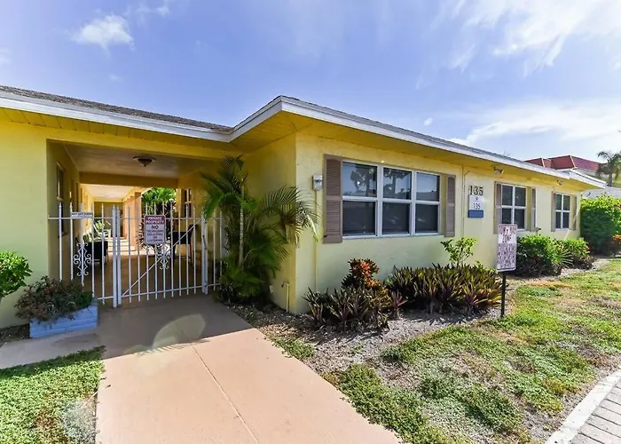 Lovely 1 Bedroom Steps From The Beach